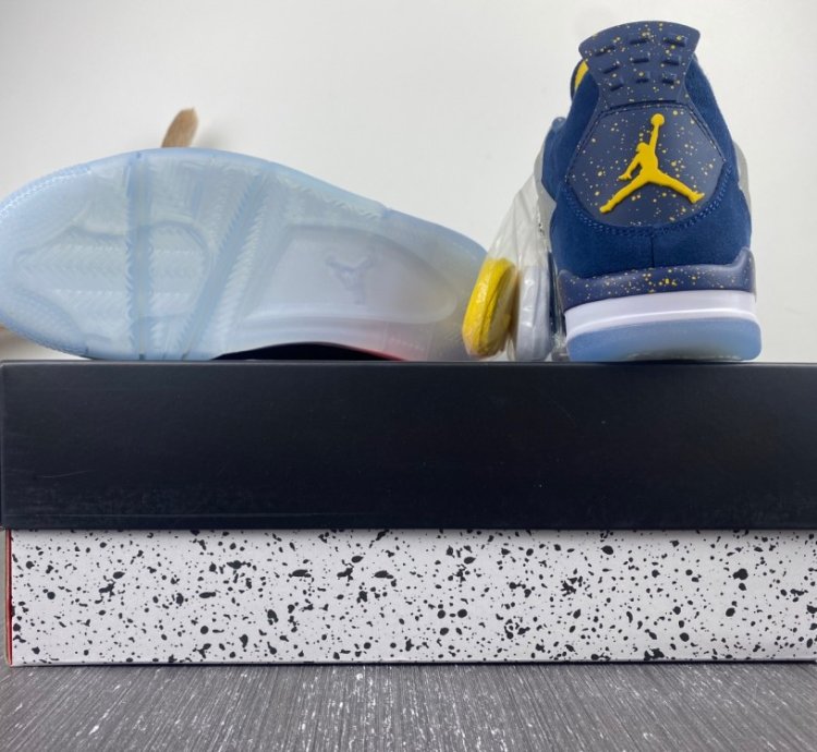 Nike Air Jordan 4 Retro Michigan