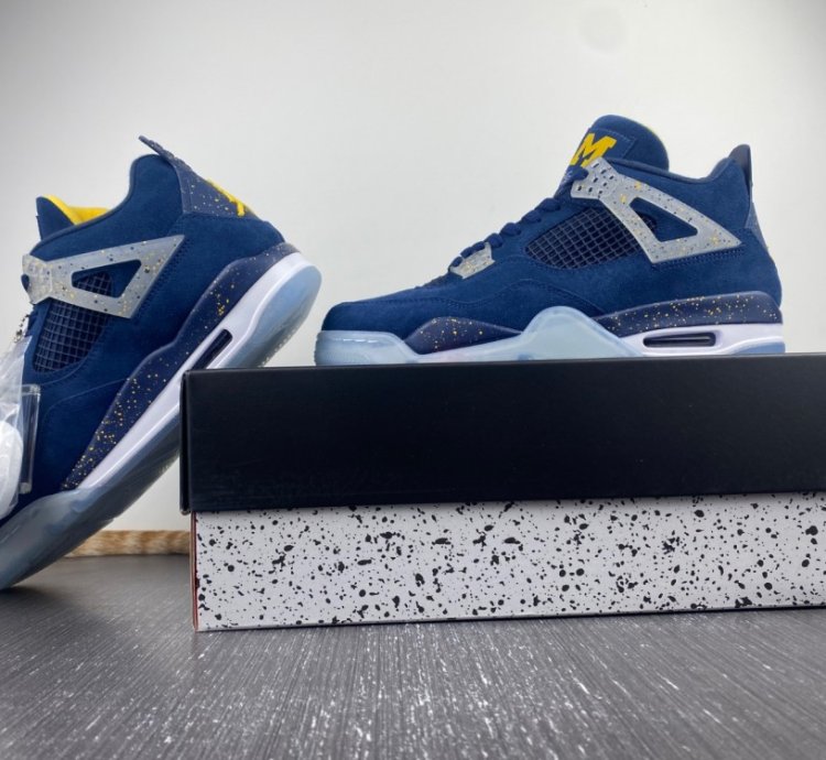 Nike Air Jordan 4 Retro Michigan