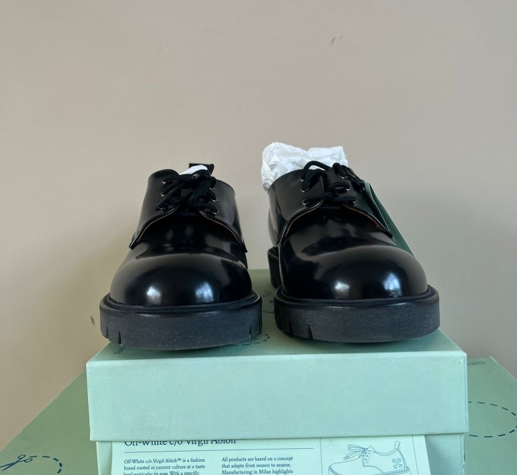 Arrow Derby In Black