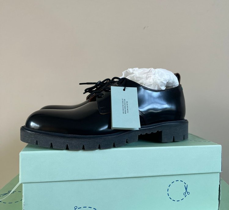 Arrow Derby In Black