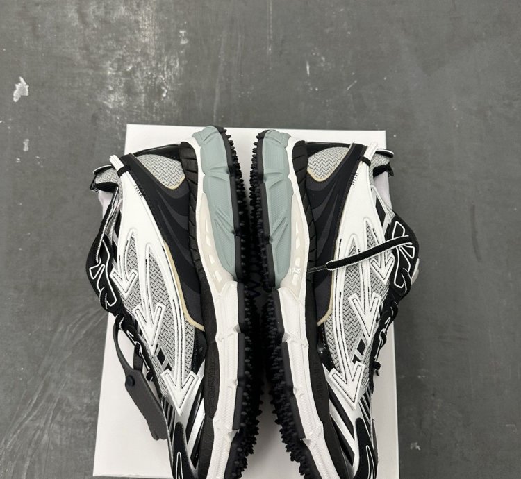 Be Right Back Sneaker Light Grey Black