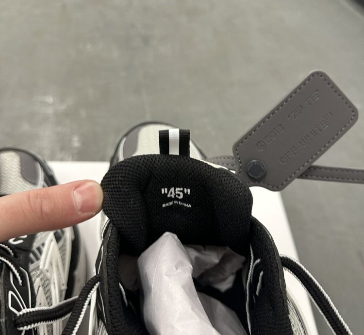 Be Right Back Sneaker Light Grey Black