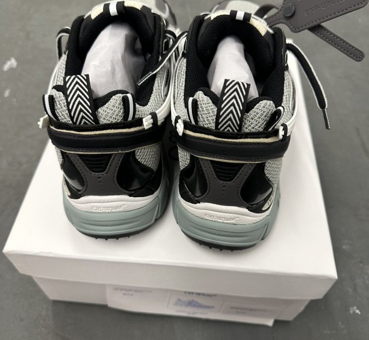 Be Right Back Sneaker Light Grey Black