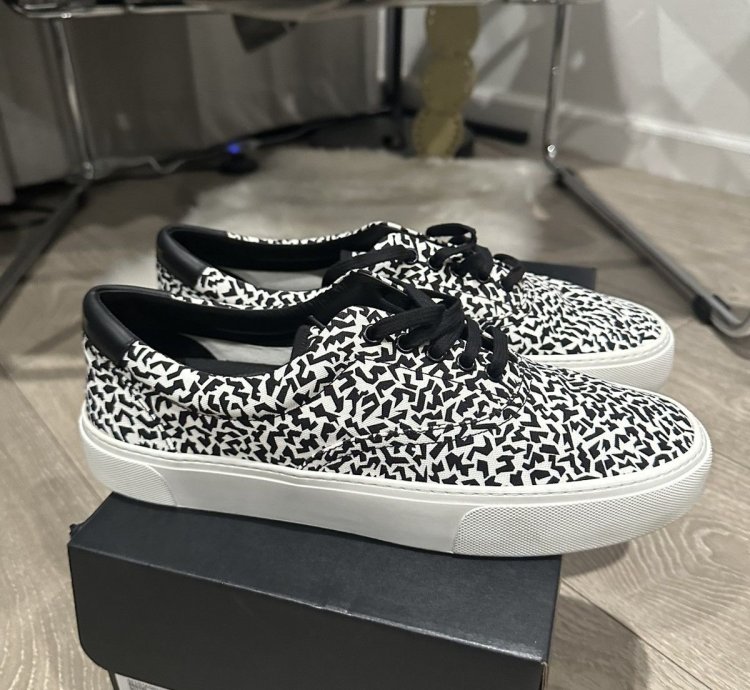 Bnib Abstract Venice Canvas Lace Up Sneakers 44