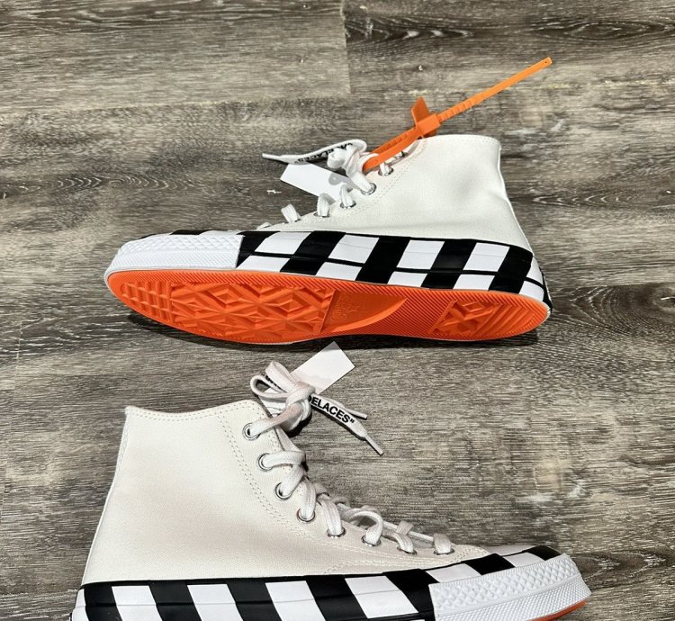 Converse Chuck Taylor All - Star 70 Hi Off - White