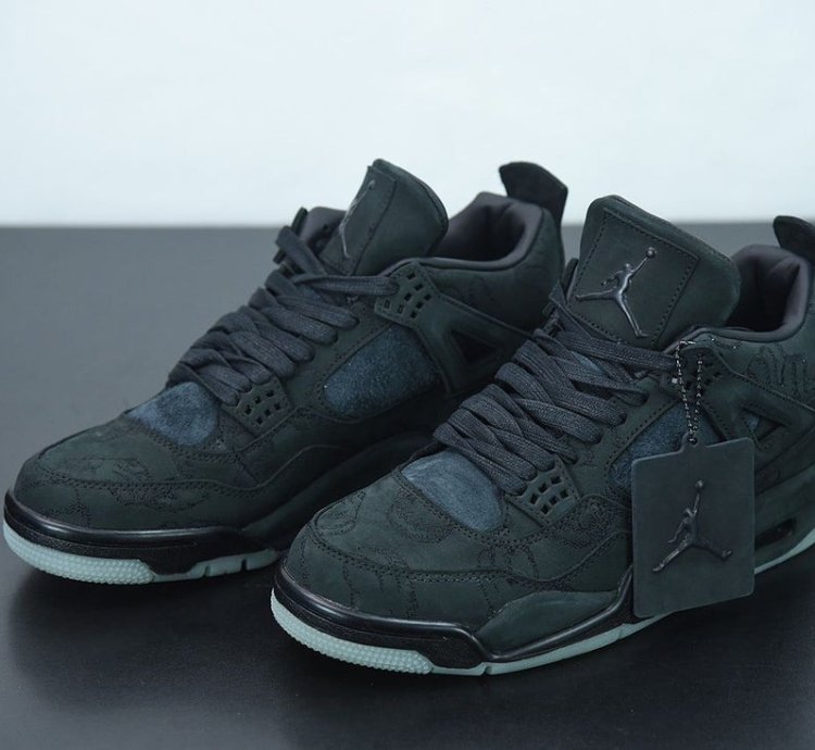 Nike Air Jordan 4 Retro Retro Kaws Black