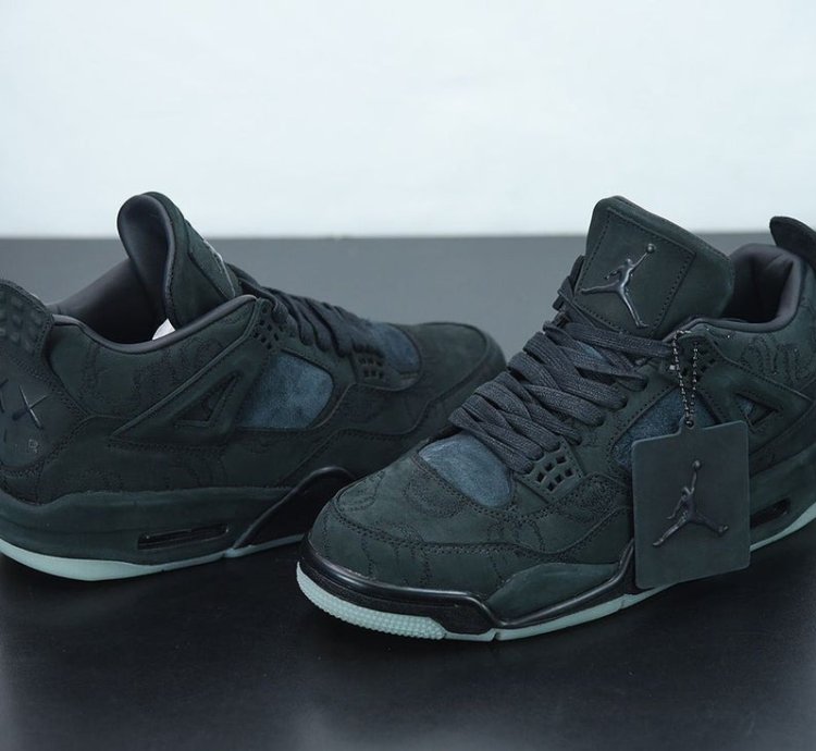 Nike Air Jordan 4 Retro Retro Kaws Black