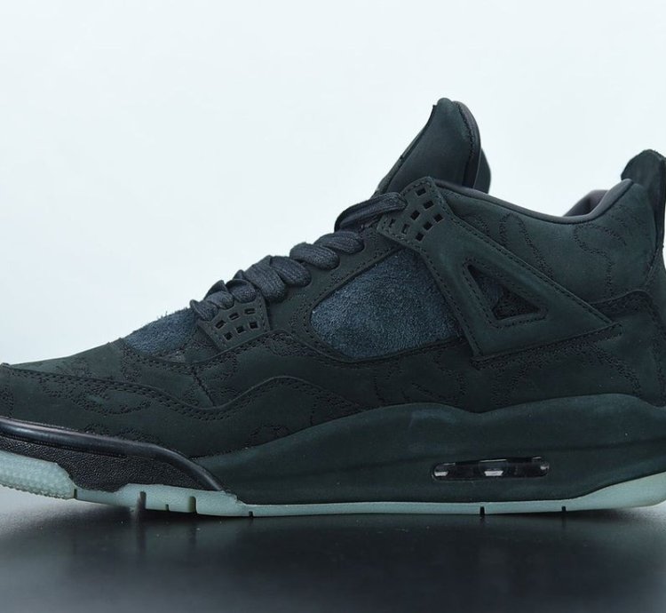Nike Air Jordan 4 Retro Retro Kaws Black