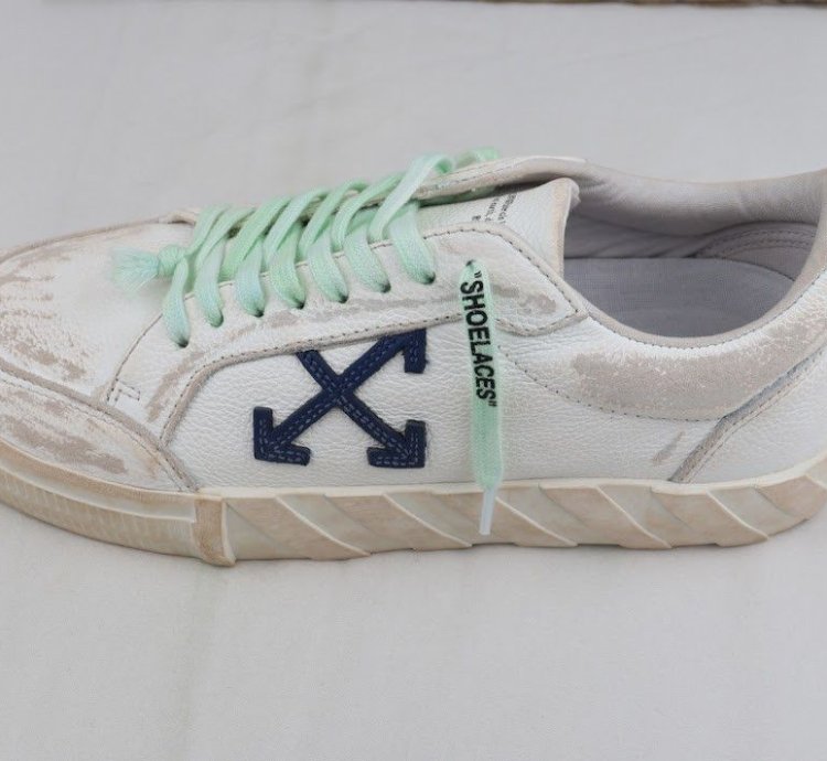 Low Vulcanized Distressed Sneakers In White Navy Blue