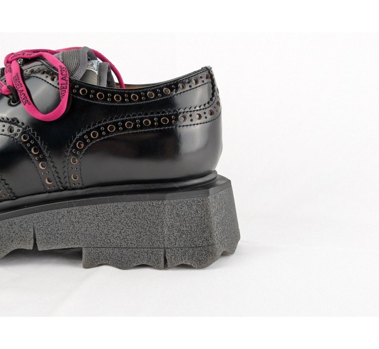 O1rshd1 Burwood Leather Brogues In Black