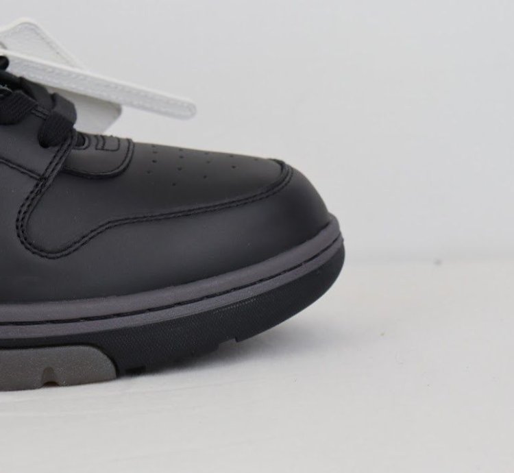 O1rshd1 Out Of Office Sneakers In Black