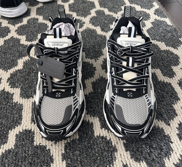 Off White Be Right Back