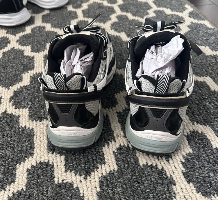 Off White Be Right Back