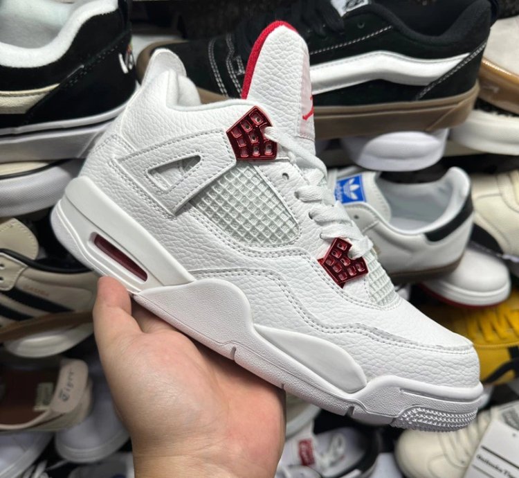 Jordan 4 Metallic Red