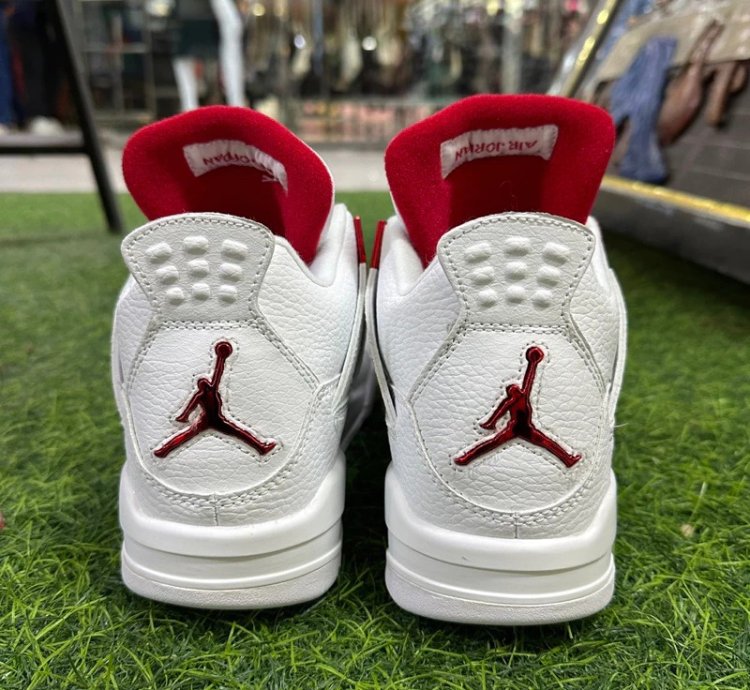 Jordan 4 Metallic Red