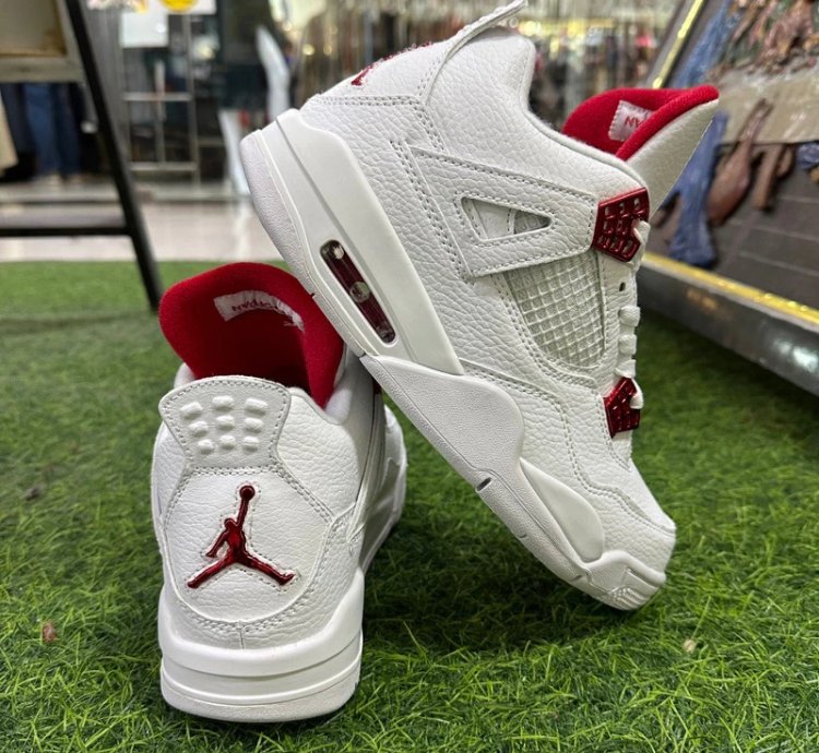 Jordan 4 Metallic Red