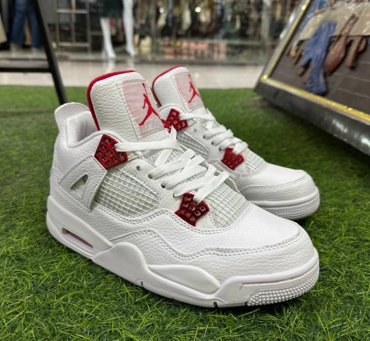 Jordan 4 Metallic Red