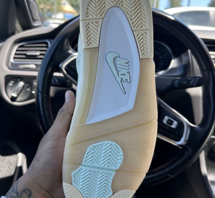 Off White Jordan 4