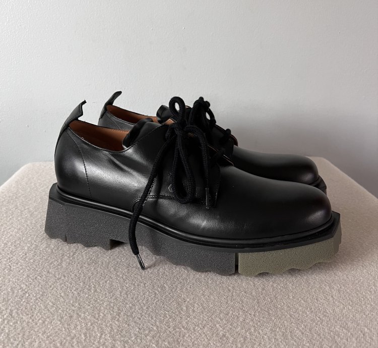 Off White Leather Sponge Derby In Black