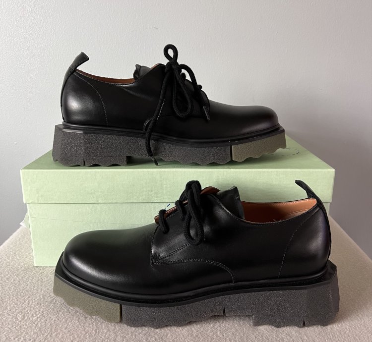 Off White Leather Sponge Derby In Black