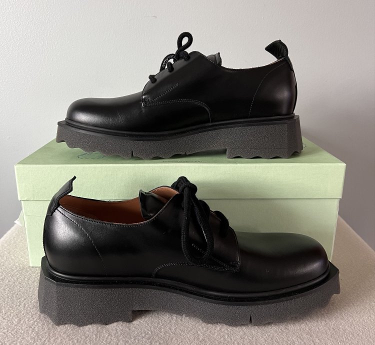 Off White Leather Sponge Derby In Black