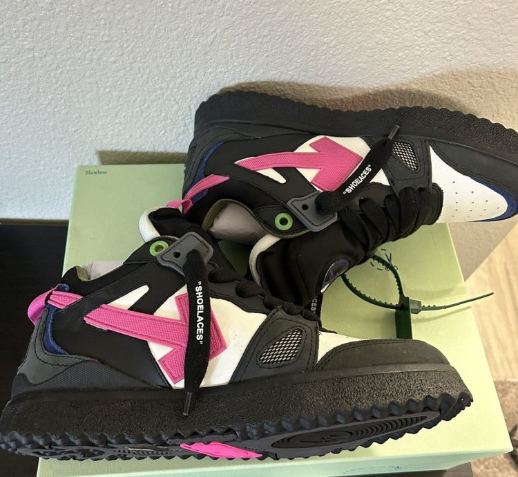Off White Sponge Mid Top Black Fuchsia