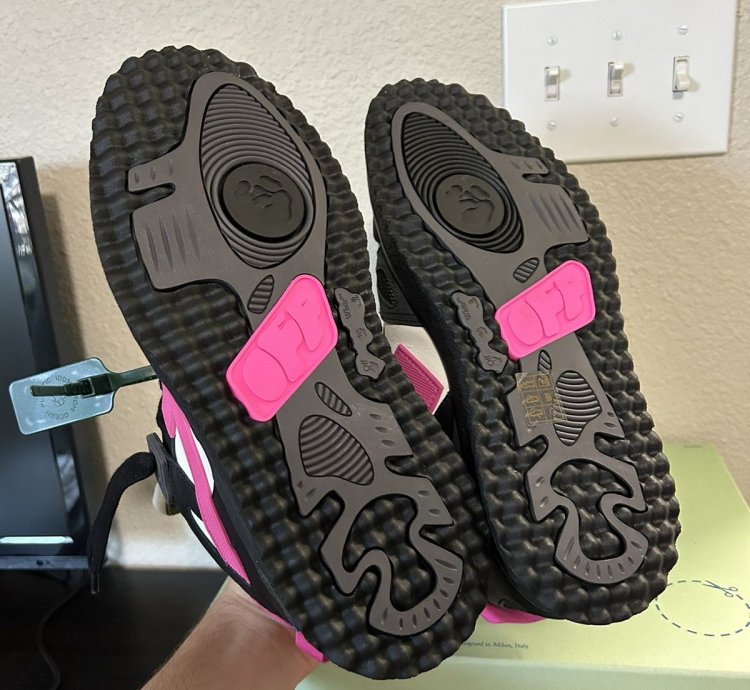 Off White Sponge Mid Top Black Fuchsia