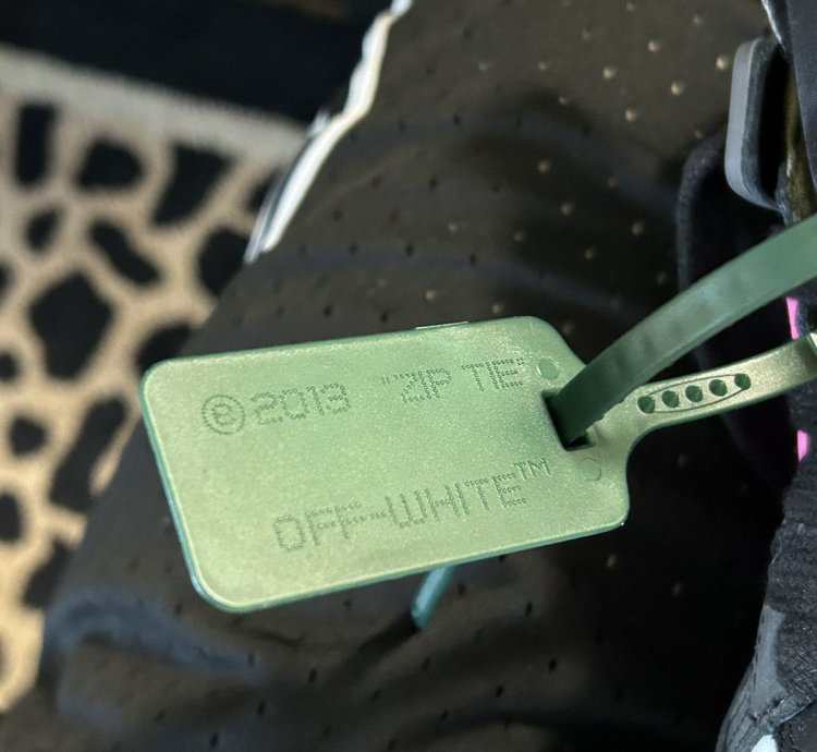 Off White Sponge Mid Top Black Fuchsia