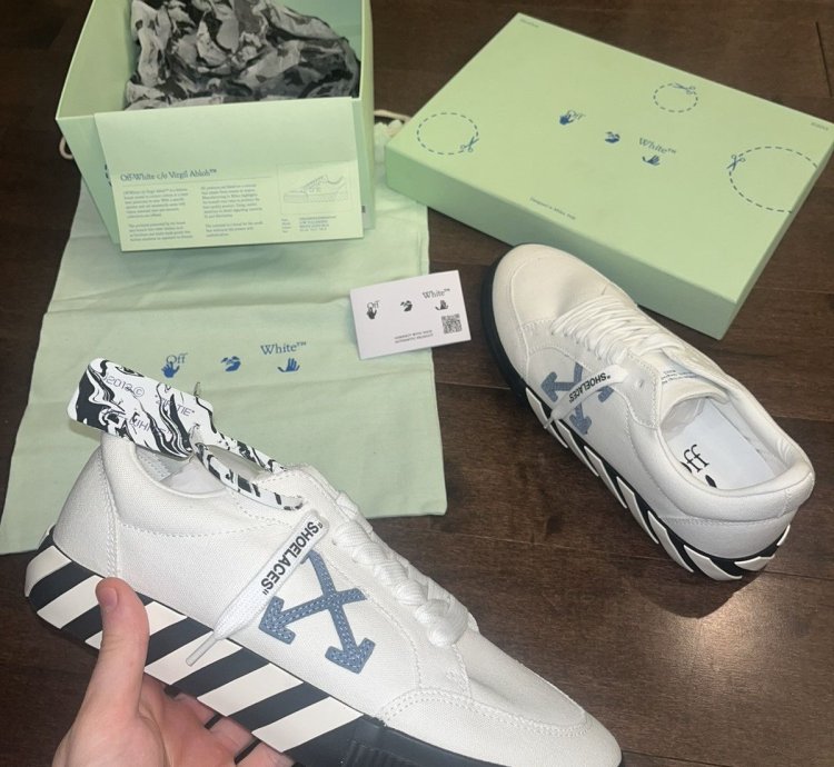 Off White Vulcanized Low Sneaker