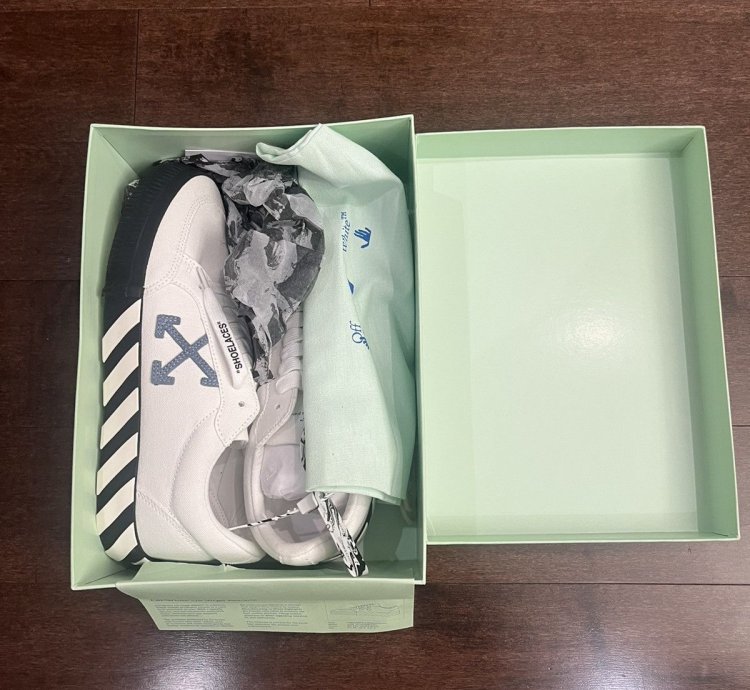 Off White Vulcanized Low Sneaker