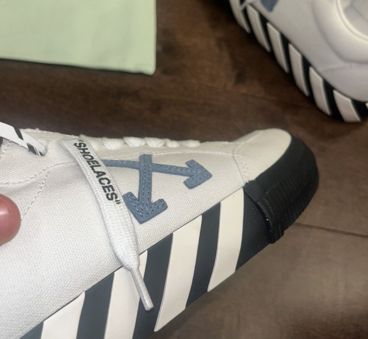 Off White Vulcanized Low Sneaker