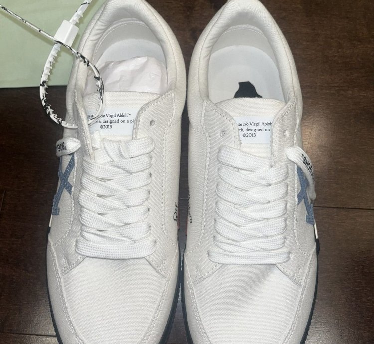 Off White Vulcanized Low Sneaker