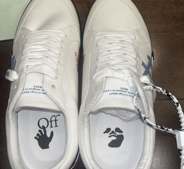 Off White Vulcanized Low Sneaker