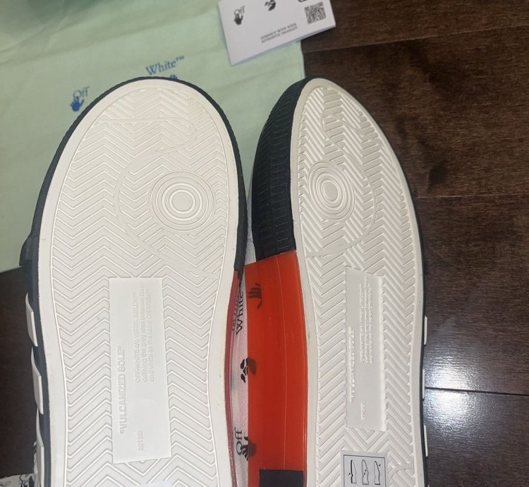 Off White Vulcanized Low Sneaker
