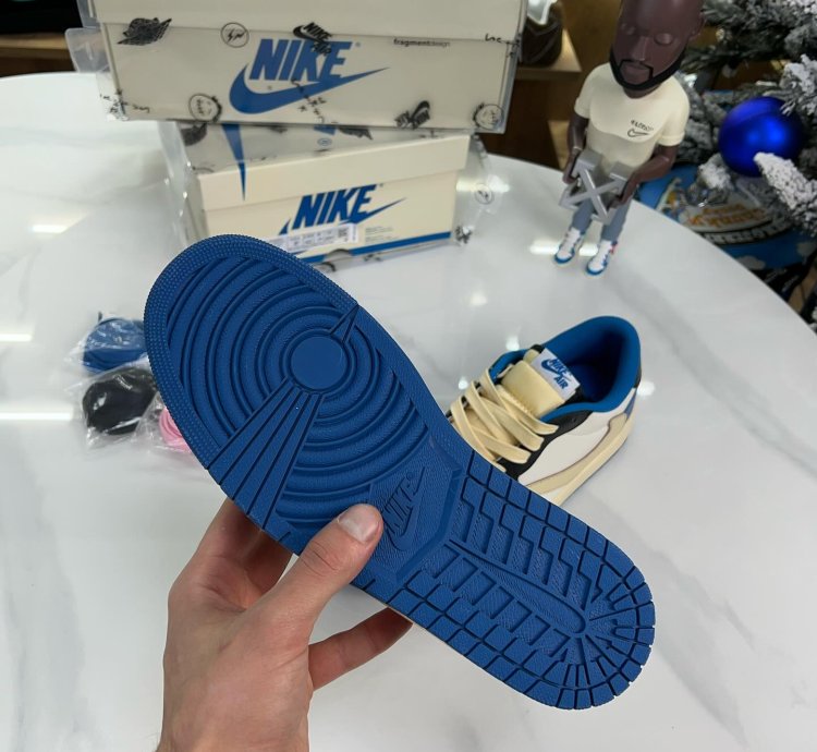 Jordan 1 Retro Low Og Sp Fragment X Travis Scott