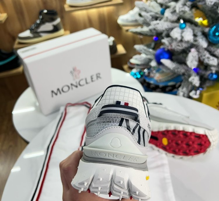 Moncler Trailgrip Gtx Silver White