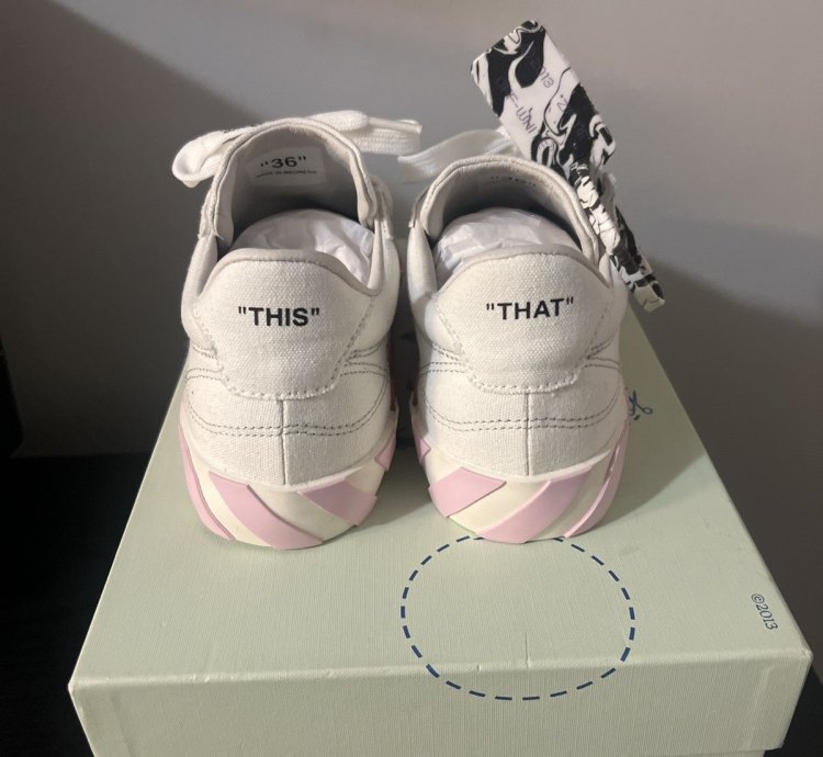 Off-white Low Vulcanized Arrow Sneakers