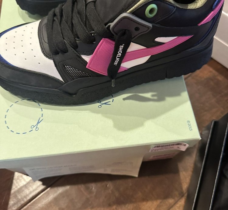 Off-white Mid Top Sponge Sneaker Black Fuschia 46