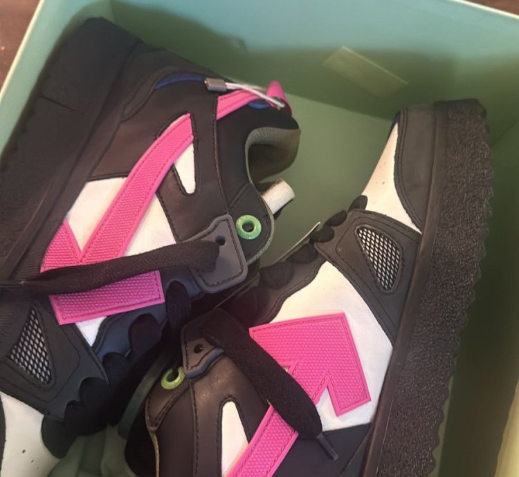 Off-white Mid Top Sponge Sneaker Black Fuschia 46