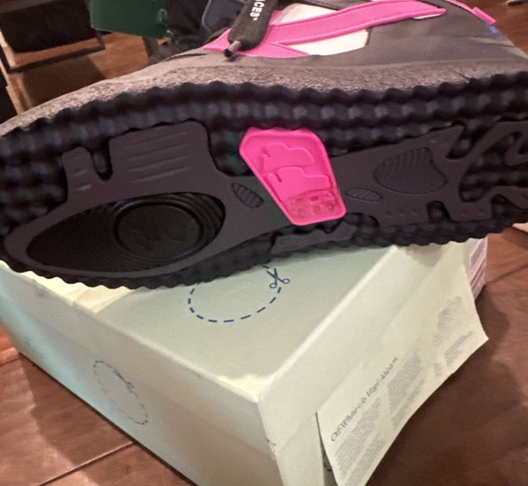 Off-white Mid Top Sponge Sneaker Black Fuschia 46