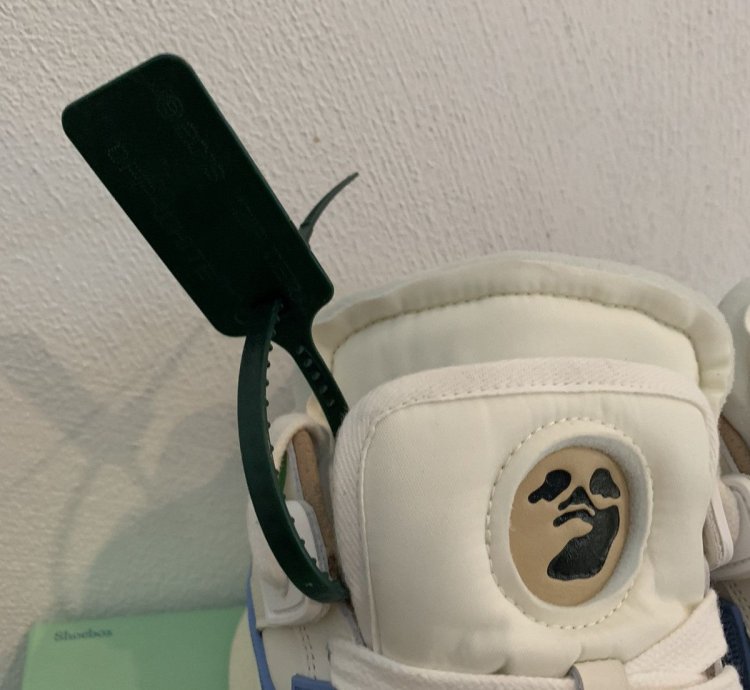 Off-white Midtop Sponge Snkrs Pristine