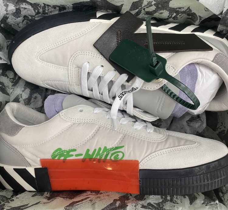 Off-white New Low Vulcanized Sneaker Black Bone