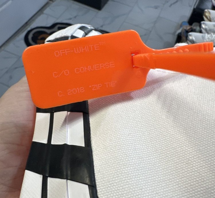 Off-white Nike Converse Chuck Taylor Size 5 New