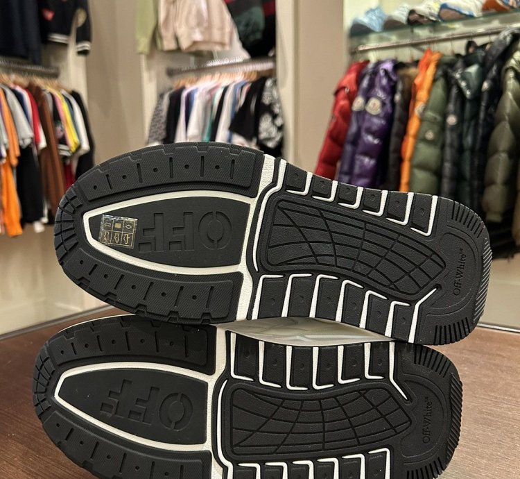 Off-white Runner Low Top