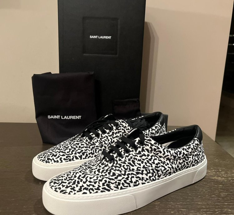 Q2 Venice Lace Up Sneakers In Black White
