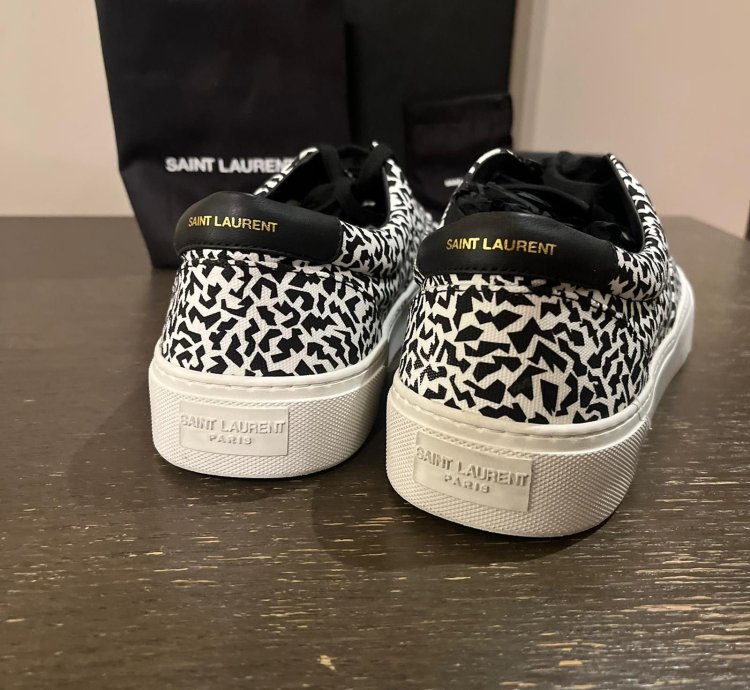 Q2 Venice Lace Up Sneakers In Black White
