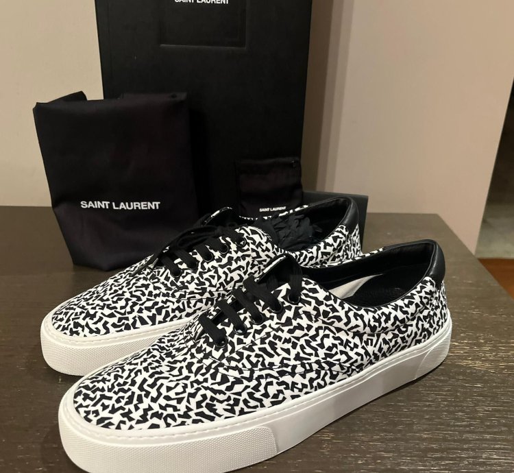Q2 Venice Lace Up Sneakers In Black White
