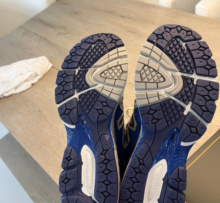 price Firm Ald New Balance 860v2 - Blue - Size 9 5
