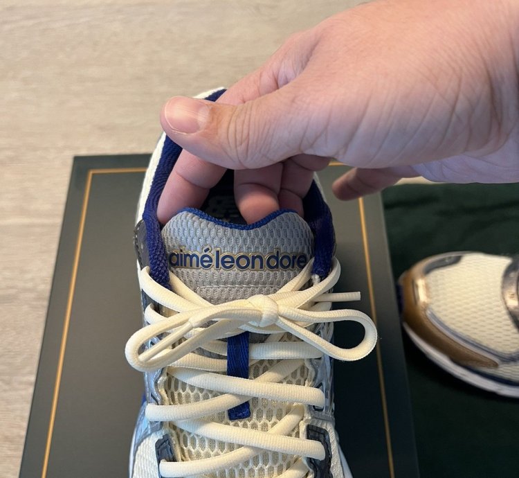 price Firm Ald New Balance 860v2 - Blue - Size 9 5