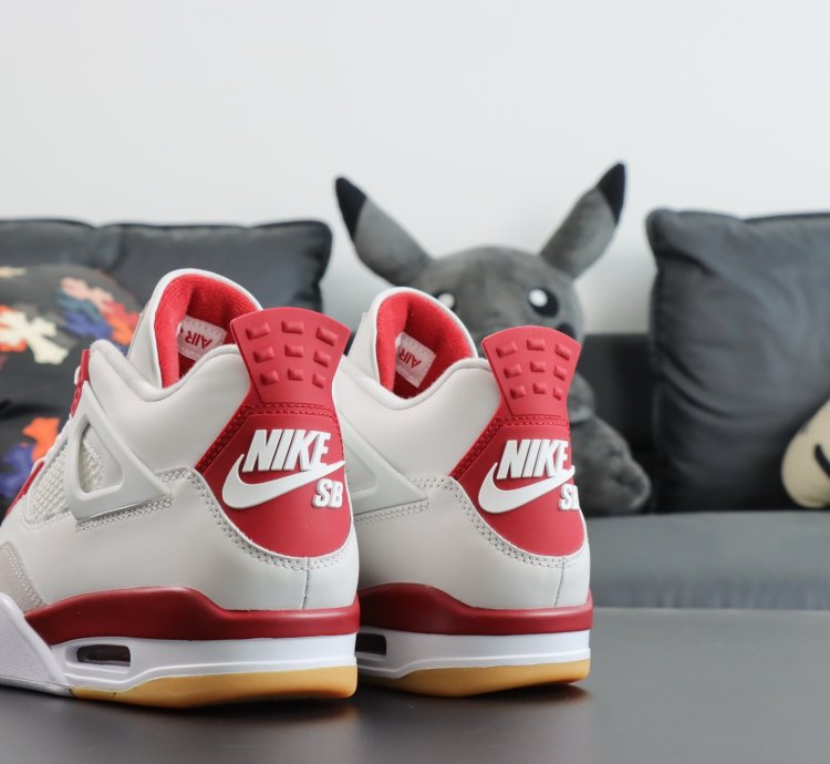 Nike Sb X Nike Air Jordan Varsity Red Dr5415-106